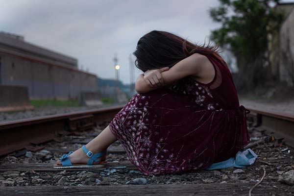 Hình ảnh cô gái buồn đẹp khóc cô đơn 134